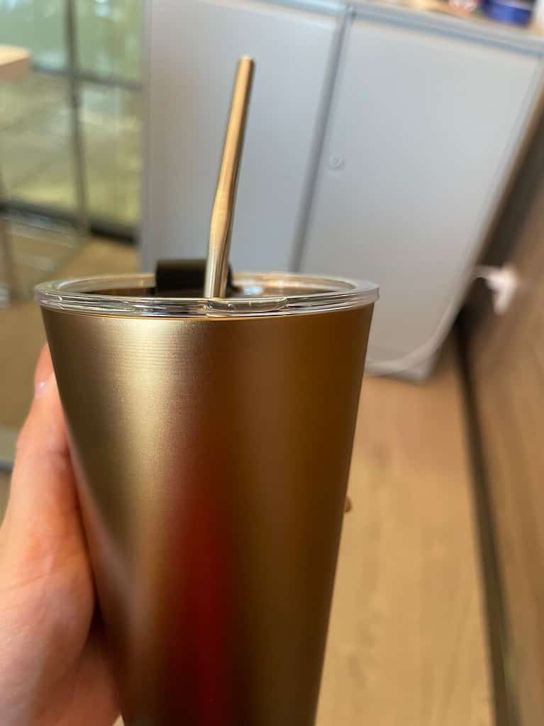 aluminum drinking cup with lid and straw