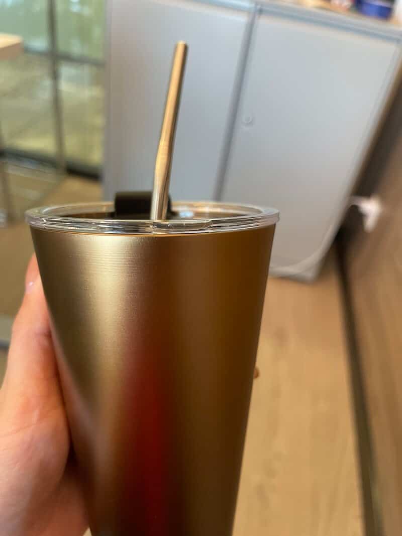 https://www.flytinbottle.com/wp-content/uploads/2022/09/aluminum-drinking-cup-with-lid-and-straw.jpg