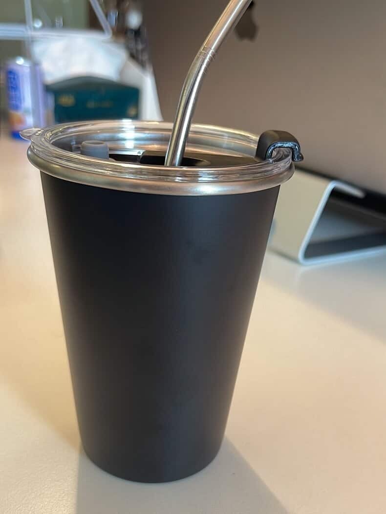 https://www.flytinbottle.com/wp-content/uploads/2022/09/black-stainless-steel-cup-with-straw.jpg